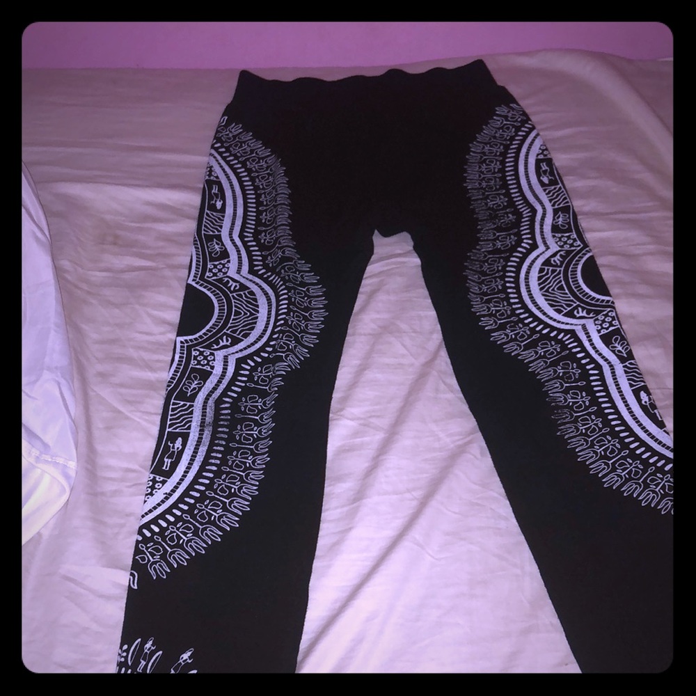 Black and white leggins